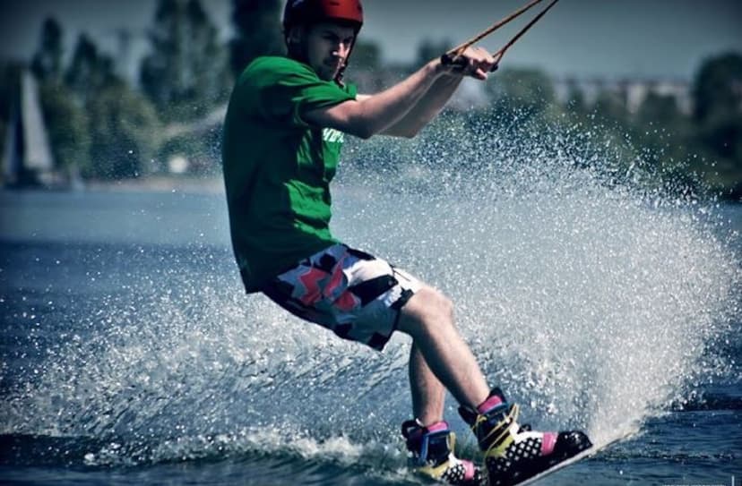 Poznaj Wakeboarding dla Przyjaciół (1 - 5 osób) | Kraków