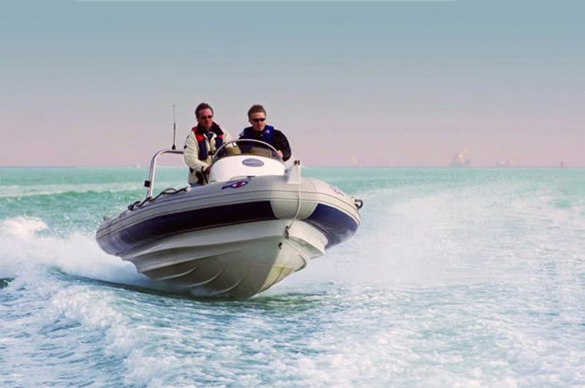 Zasiądź za Sterami Łodzi RIB | Warszawa