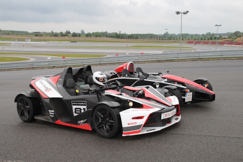 Pojedynek Ariel Atom vs KTM X-Bow (4 okrążenia) | Wiele Lokalizacji