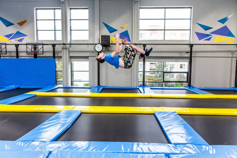 Szalona Zabawa w Parku Trampolin | Wrocław