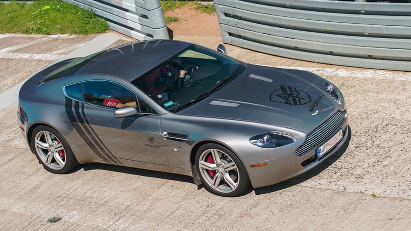 Jazda Aston Martinem Vantage (2 okrążenia) | Wiele Lokalizacji