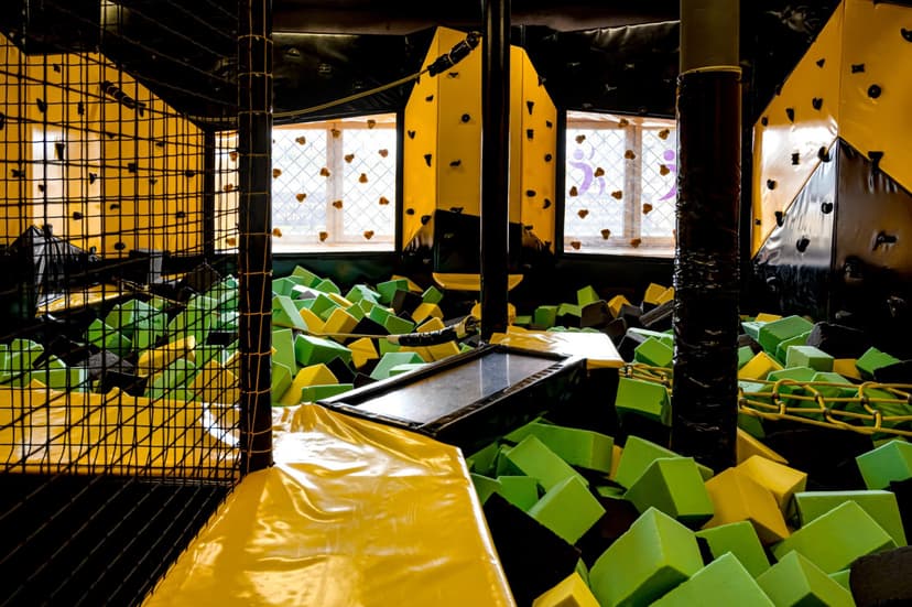 Szalona Zabawa w Parku Trampolin dla Dwojga | Lublin