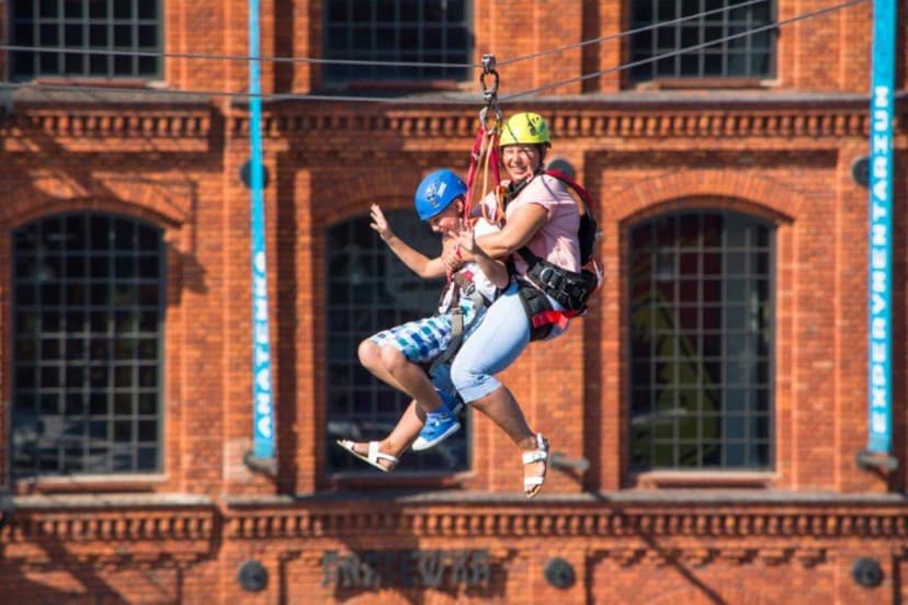 Zjazd Tyrolski nad Rynkiem Manufaktury dla Dwojga | Łódź