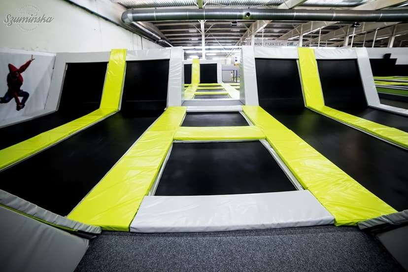 Szalona Zabawa w Parku Trampolin | Toruń