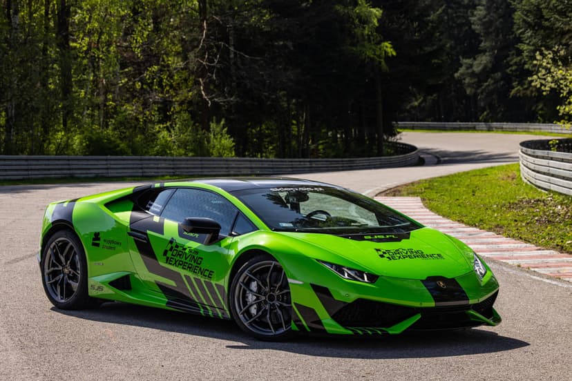Poprowadź Lamborghini Huracán | 1 okrążenie | Wiele Lokalizacji