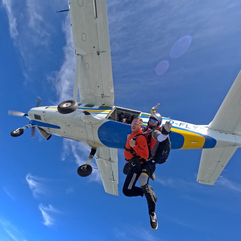 Skok ze Spadochronem z Filmowaniem Selfie | Wiele Lokalizacji