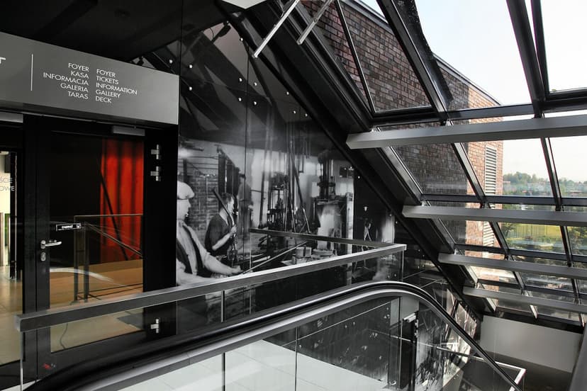 Zwiedzanie Centrum Dziedzictwa Szkła i Piwnic Przedprożnych dla Rodziny | Rzeszów (okolice)