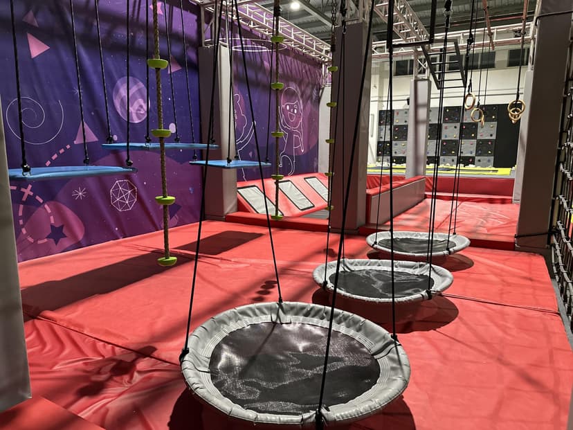 Szalona Zabawa w Parku Trampolin | Łódź (okolice)