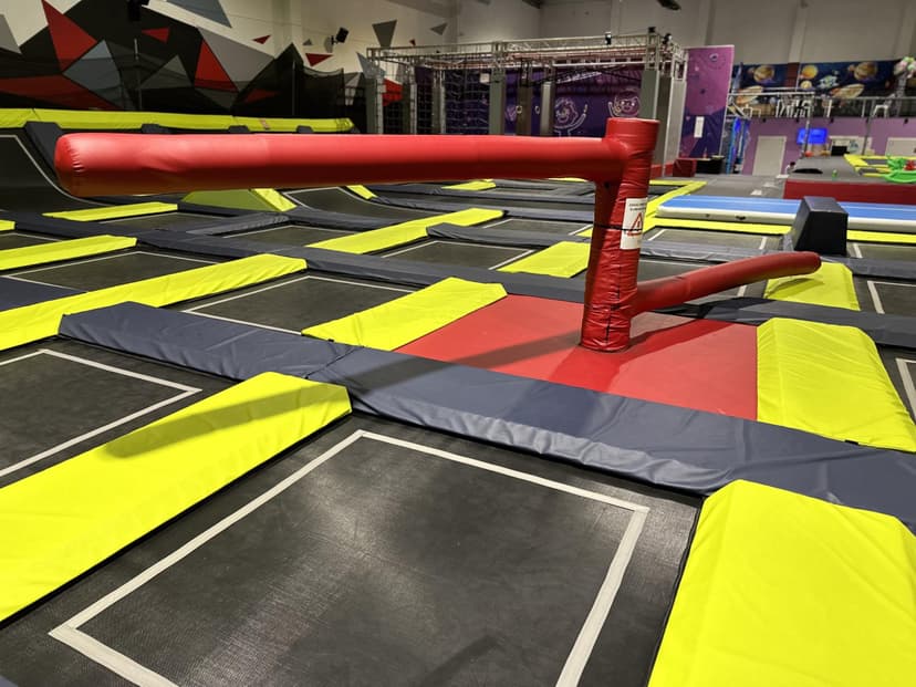 Szalona Zabawa w Parku Trampolin dla Dwojga | Łódź (okolice)