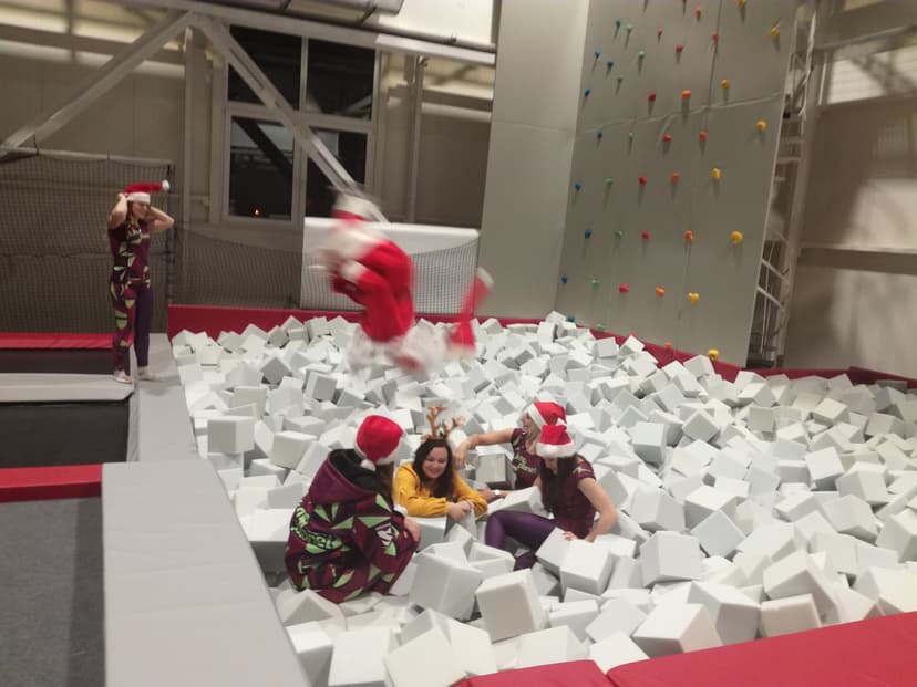 Szalona Przygoda w Parku Trampolin dla Przyjaciół | Wałbrzych