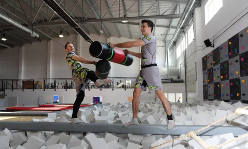 Szalona Zabawa w Parku Trampolin dla Dwojga | Nowy Targ