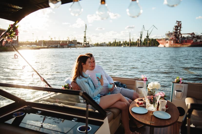 Ekskluzywny Rejs Katamaranem dla Dwojga | Gdańsk