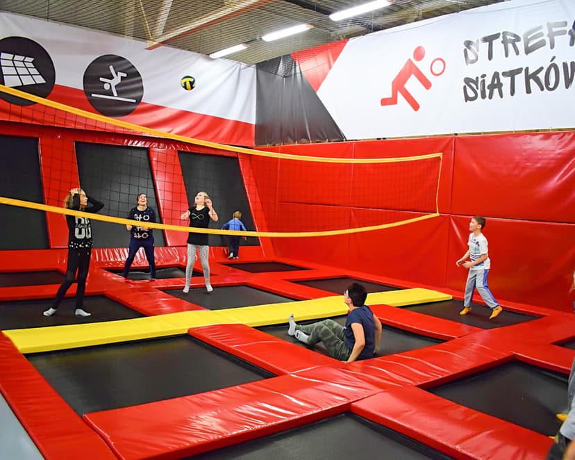 Szalona Zabawa w Parku Trampolin dla Rodziny | Radom