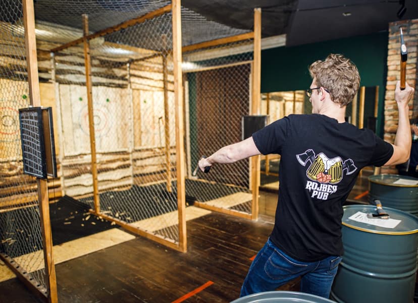 Poznaj Rzucanie Siekierami do Celu | Poznań