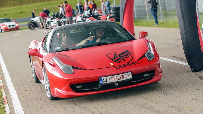 Jazda Ferrari F458 Italia (2 okrążenia) | Wiele Lokalizacji