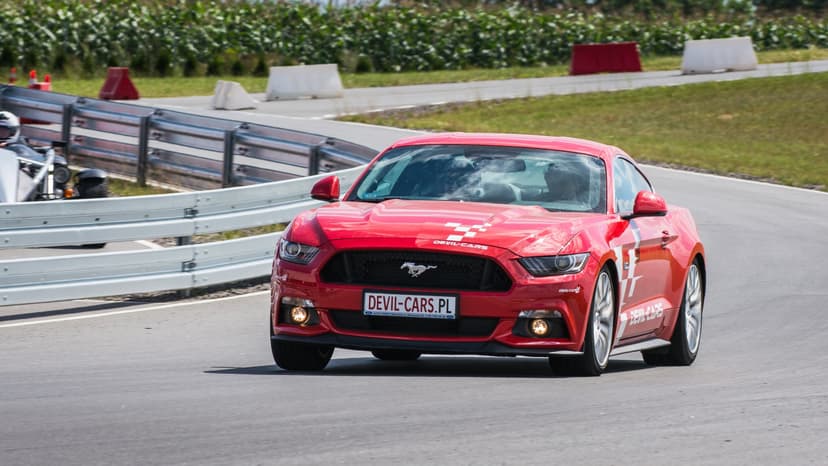 Poprowadź Forda Mustanga | 1 okrążenie | Tor Główny