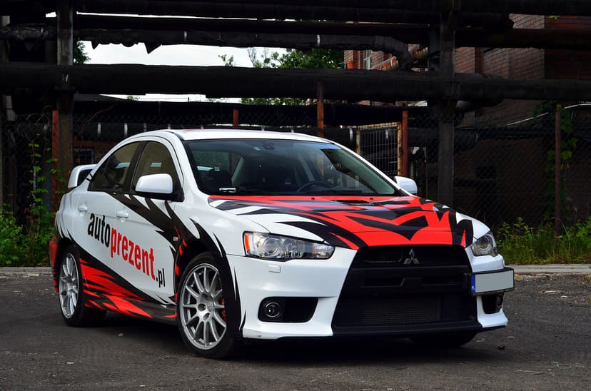 Pojedynek Mitsubishi Evo 10 vs. Ford Focus RS | 2 okrążenia | Wiele Lokalizacji