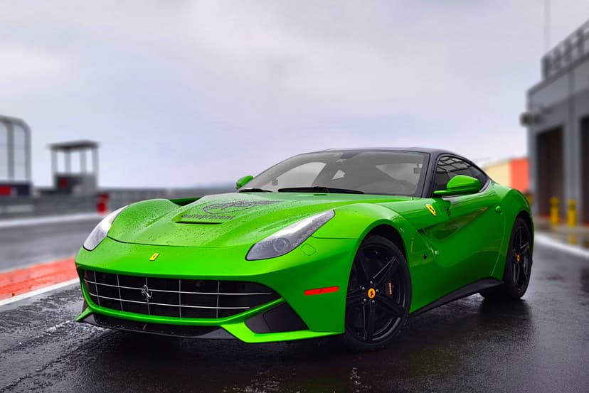 Poprowadź Ferrari F12 Berlinetta | 1 okrążenie | Wiele Lokalizacji