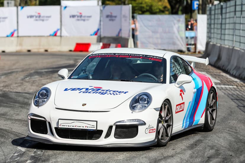 Pojedynek Porsche 911 (991) "Robert Kubica Signature" vs. Maserati GT MC Stradale | 2 okrążenia | Tor Główny