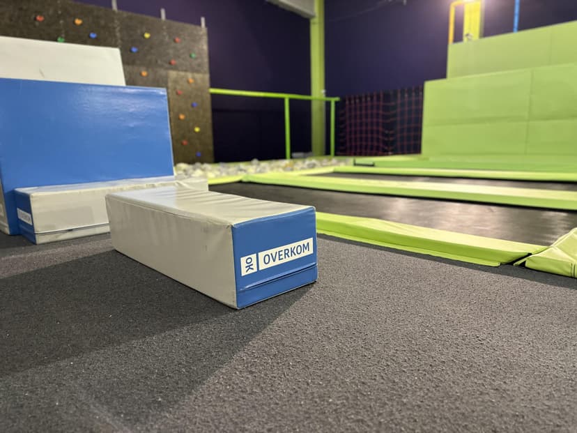 Szalona Zabawa w Parku Trampolin dla Dwojga | Płock