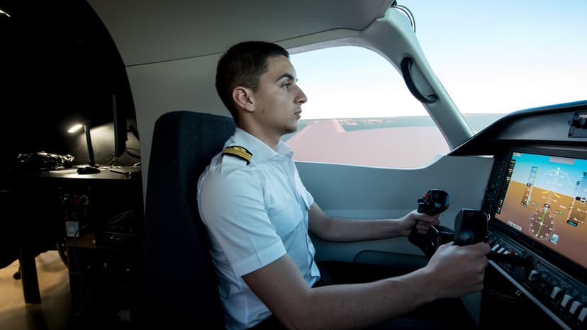 Lot Zapoznawczy w Symulatorze (20 minut) | Warszawa