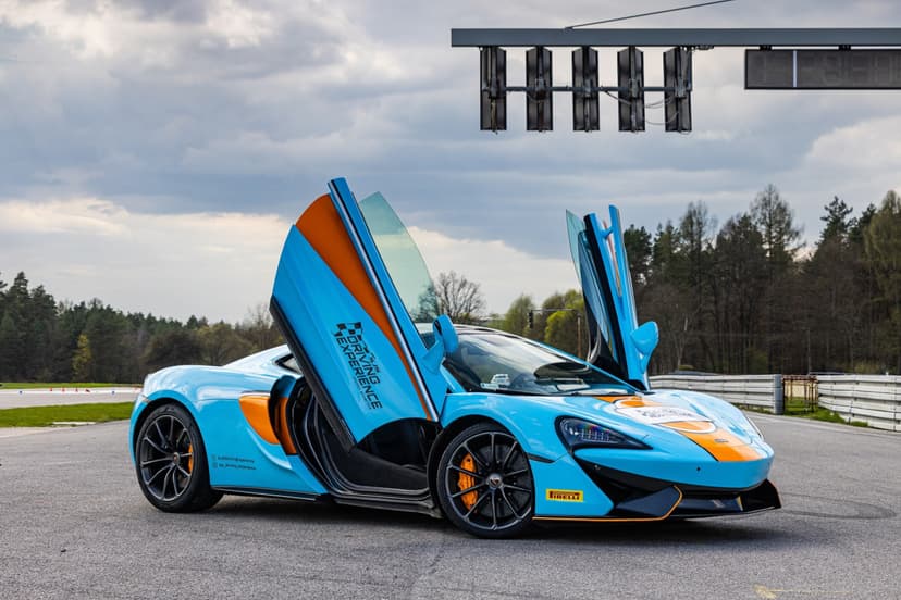 Poprowadź McLaren 570GT | 2 okrążenia | Wiele Lokalizacji