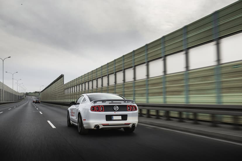 Poszalej Mustangiem Ulicami Miasta | Wiele Lokalizacji