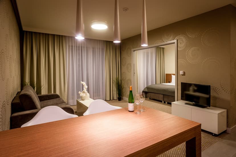 Romantyczny Pobyt (3 Noce, 2 Osoby) | Hotel InVite | Wrocław