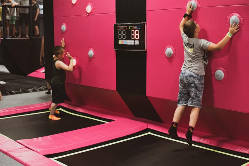 Zabawa w Parku Trampolin dla Dwojga | Zamość