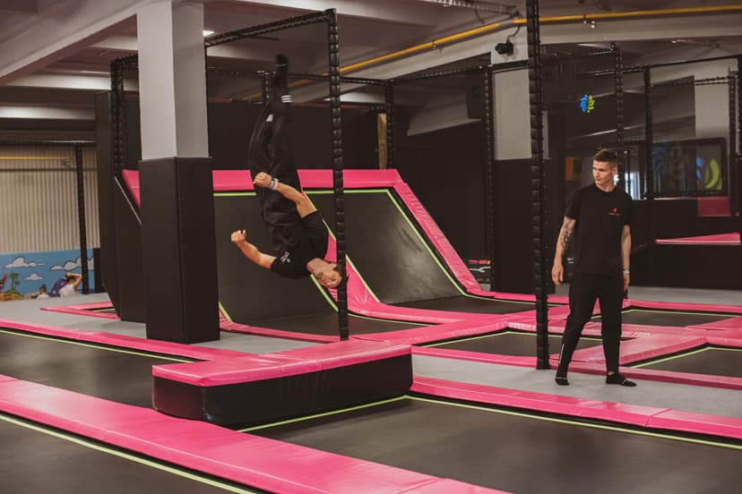 Szalona Zabawa w Parku Trampolin dla Dwojga | Zamość