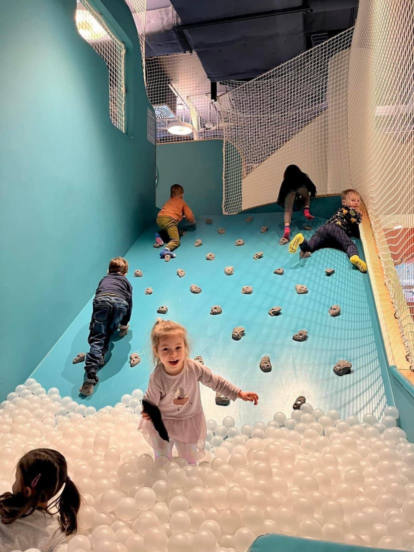 Przygoda w Sensorycznej Sali Zabaw | Warszawa