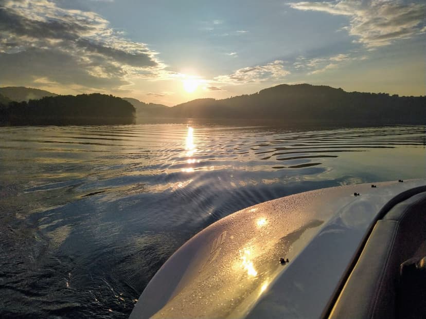 Romantyczny Rejs Elektrycznym Katamaranem dla Dwojga | Nowy Sącz (okolice)