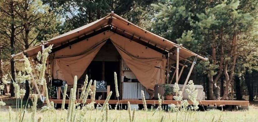 Odprężający Pobyt w Namiocie "Safari" (2 Noce, 1-4 Osoby) | Glamping Kwiejcówka | Kwiejce