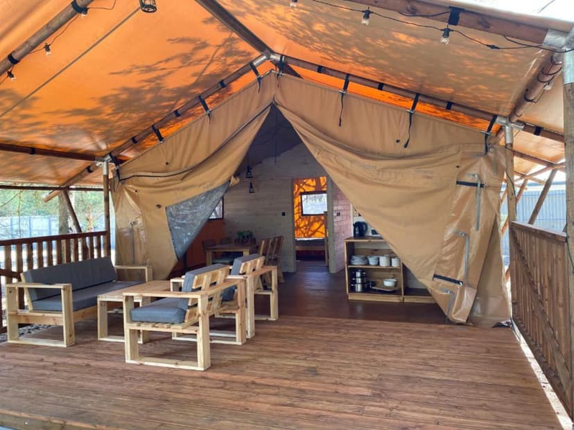 Odprężający Pobyt w Namiocie "Safari" (4 Noce, 1-4 Osoby) | Glamping Kwiejcówka | Kwiejce