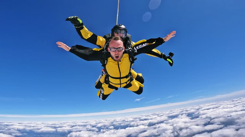 Skok ze Spadochronem z Filmowaniem i Zdjęciami dla Dwojga | Kraków