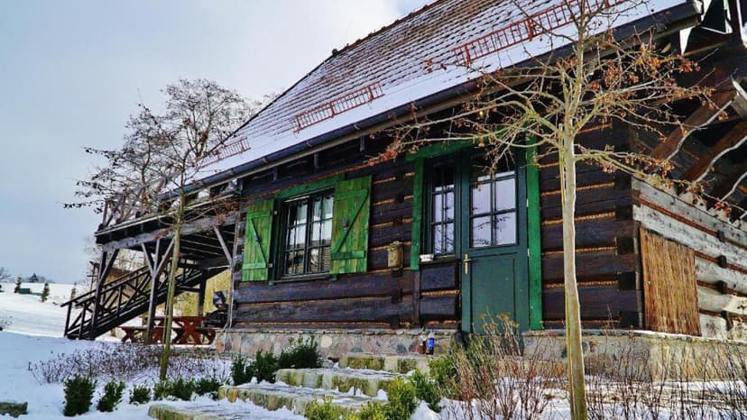 Pobyt w Apartamencie Domu Modrzewiowego (1 Noc, 2 Osoby) | Domy Konesera | Trzcin