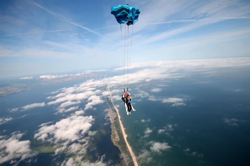 Skok ze Spadochronem z Podwójnym Filmowaniem nad Helem | Jastarnia