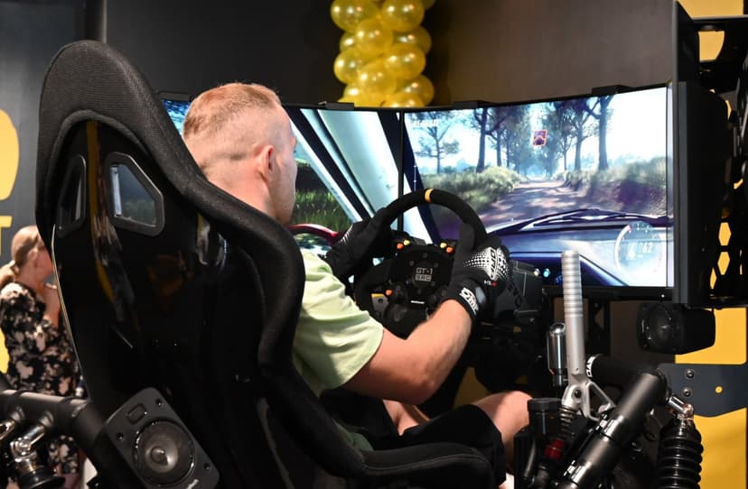 Jazda w Symulatorze Wyścigowym dla Dwojga (60 minut) | Iława