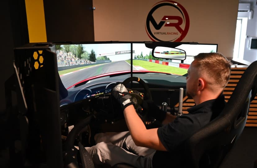 Jazda w Symulatorze Wyścigowym dla Dwojga (30 minut) | Iława