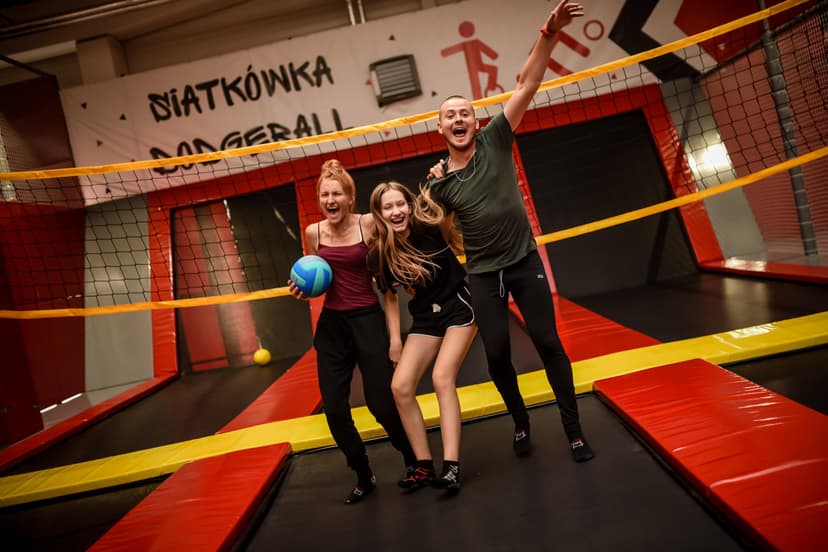 Szalona Zabawa w Parku Trampolin dla Rodziny | Warszawa