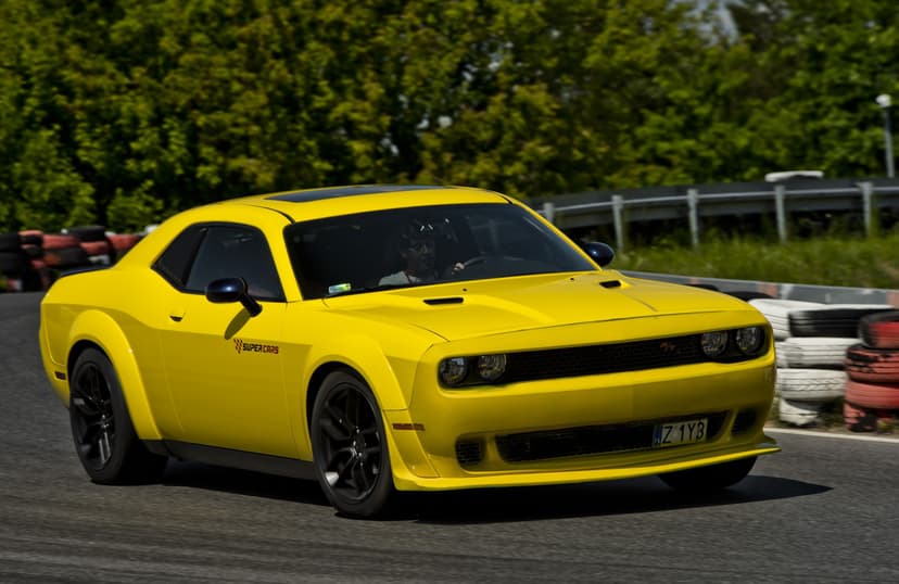 Jazda Dodge Challenger | 1 okrążenie | Wiele Lokalizacji