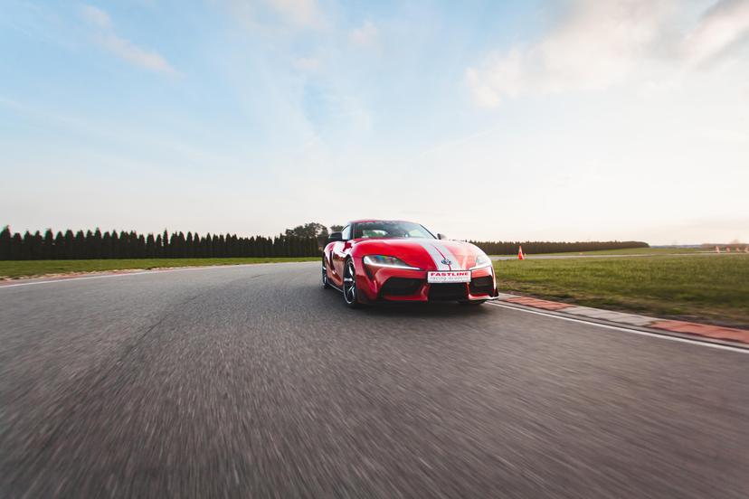 Jazda Toyota GR Supra (2 okrążenia) | Wiele Lokalizacji