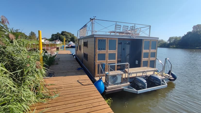 Odprężający Pobyt w Domku na Wodzie (2 Noce, 1-7 Osób) | HouseBoat Odra | Uraz