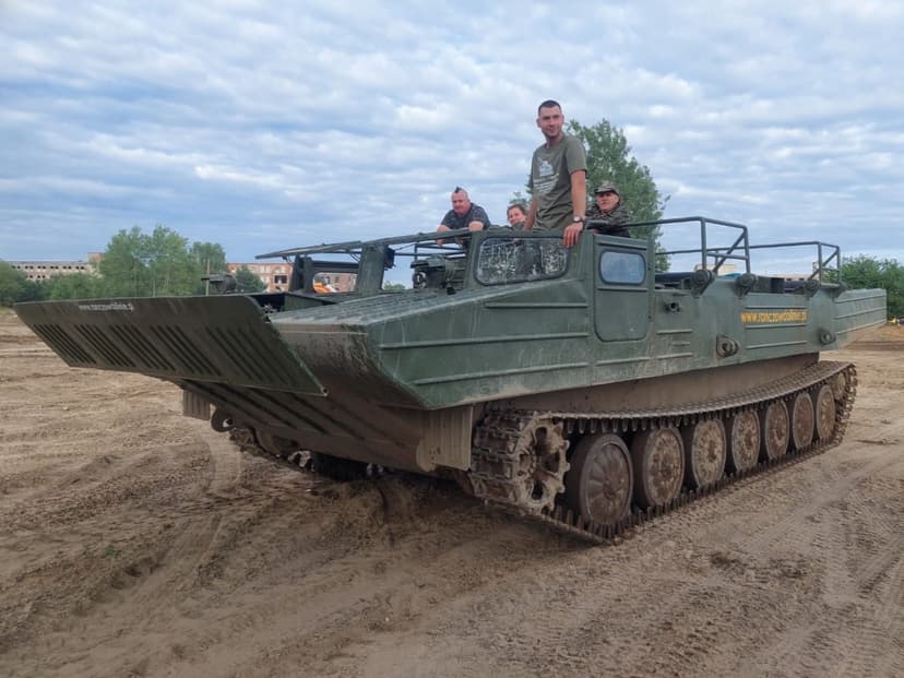Przejażdżka Amfibią Gąsienicową dla Przyjaciół | Dąbrówka Kościelna