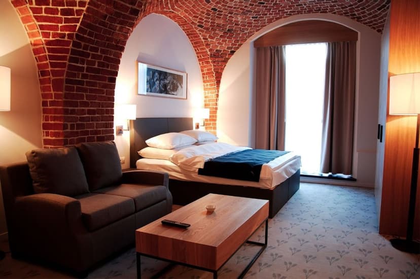 Urokliwy Pobyt (1 Noc, 2 Osoby) | The Granary Hotel | Wrocław