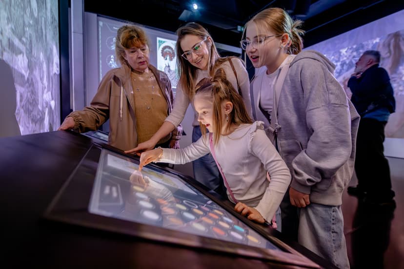 Rodzinny Wstęp na Wystawę Multisensoryczną "Art Box Experience" (4 osoby) | Warszawa