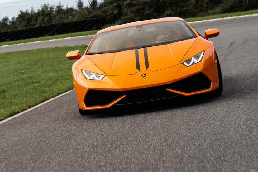 Jazda Lamborghini Huracan | 3 okrążenia | Wiele lokalizacji