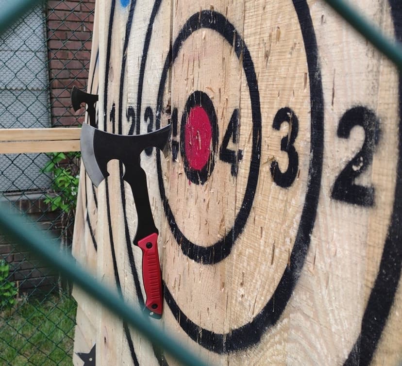 Rzucanie Siekierami do Celu (4-5 Osób) | Poznań