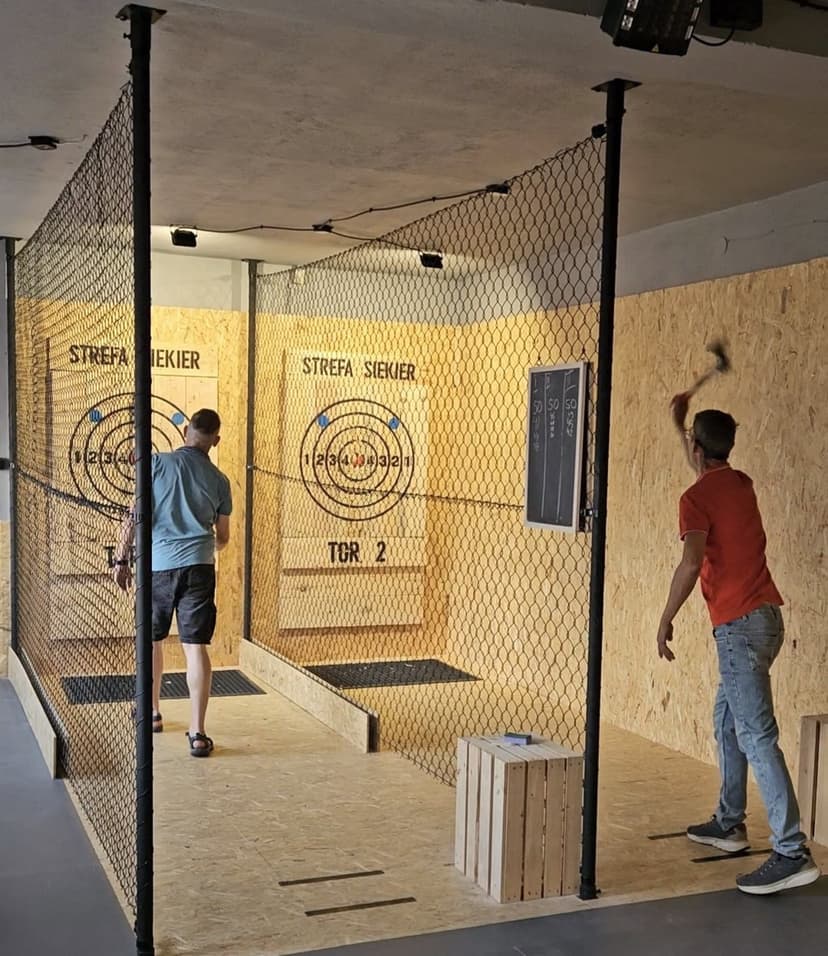 Rzucanie Siekierami do Celu (5-8 Osób) | Leszno