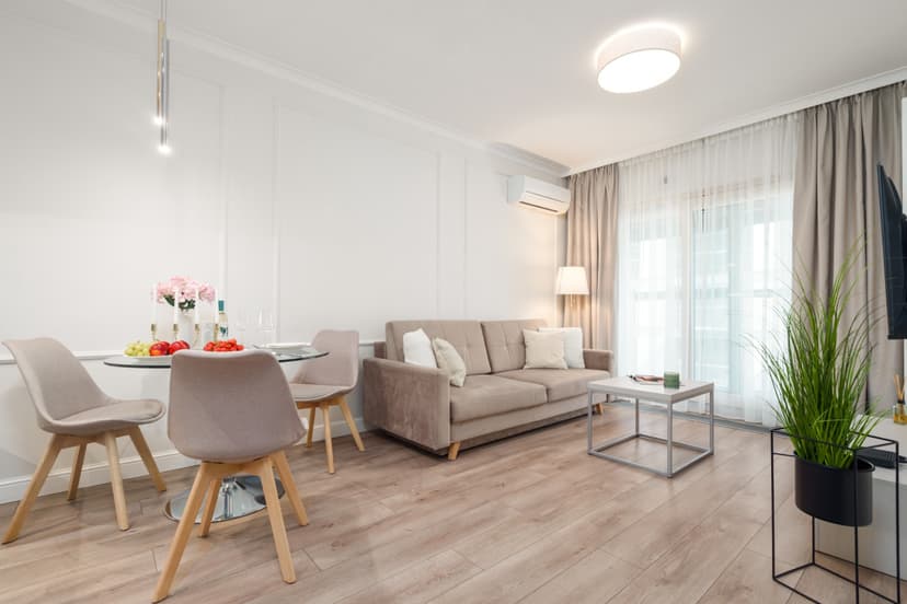 Rodzinny Pobyt w Apartamencie (2 Noce, 2-4 Osoby) | Golden Apartments | Warszawa